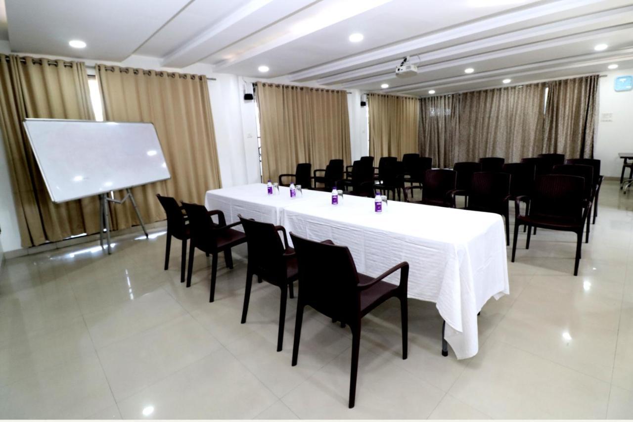 Hotel Girnar Aurangabad  Bagian luar foto