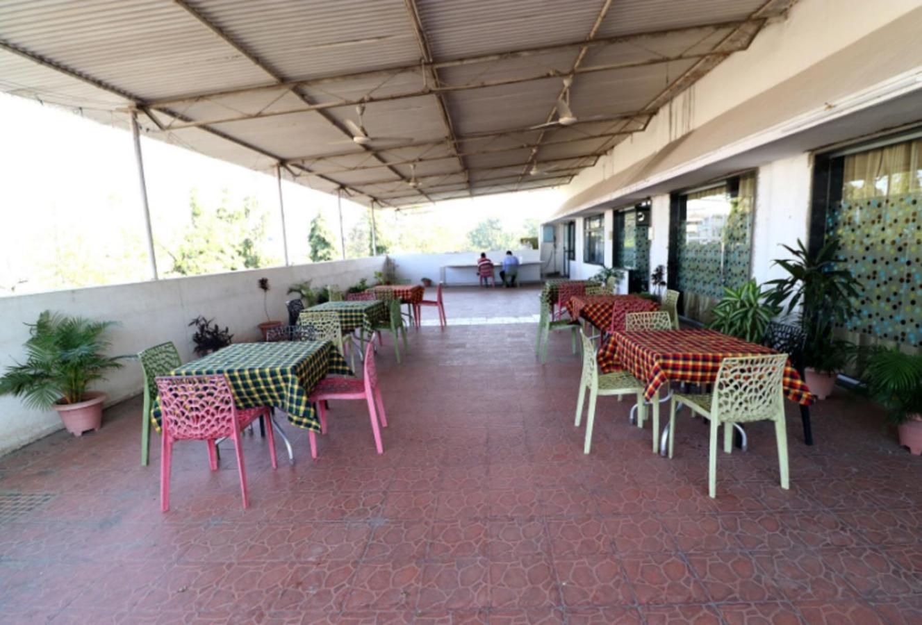 Hotel Girnar Aurangabad  Bagian luar foto