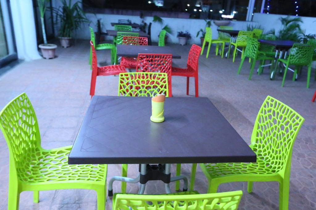 Hotel Girnar Aurangabad  Bagian luar foto