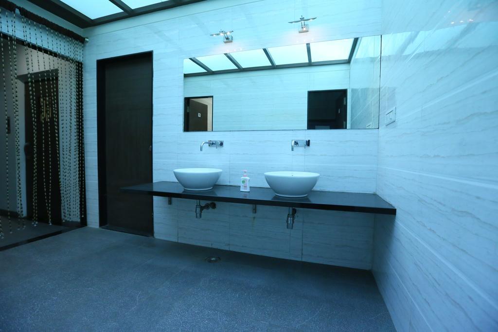 Hotel Girnar Aurangabad  Bagian luar foto