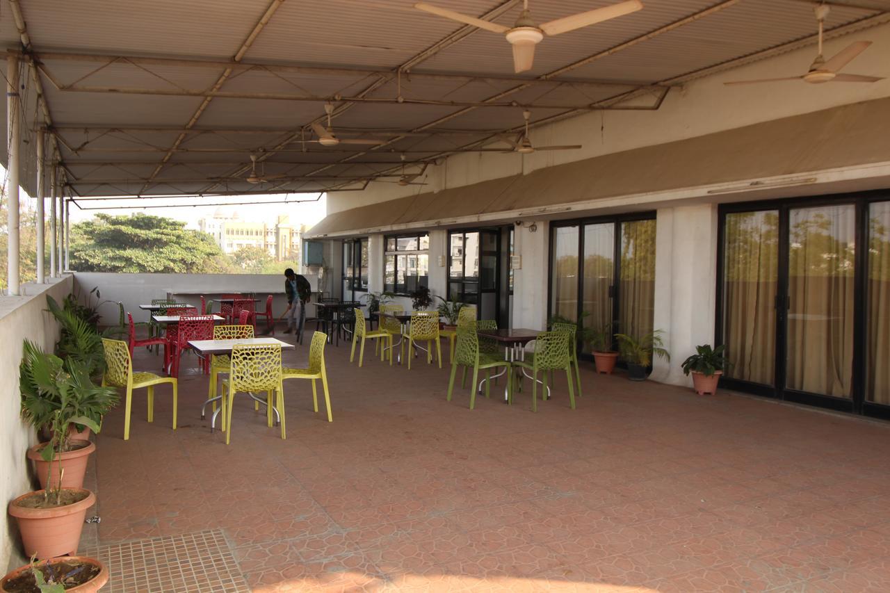 Hotel Girnar Aurangabad  Bagian luar foto