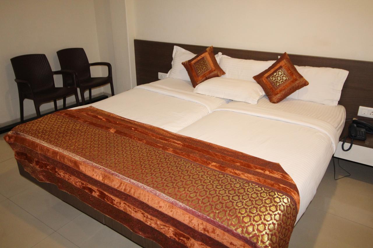 Hotel Girnar Aurangabad  Bagian luar foto