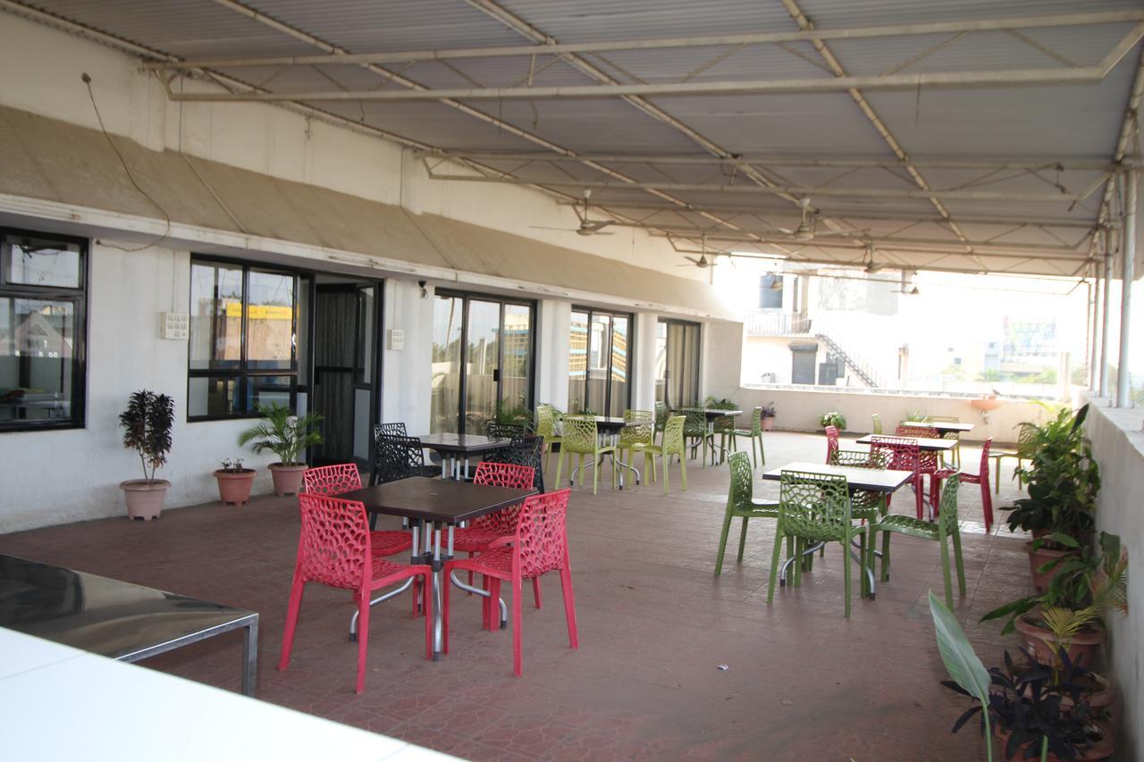 Hotel Girnar Aurangabad  Bagian luar foto